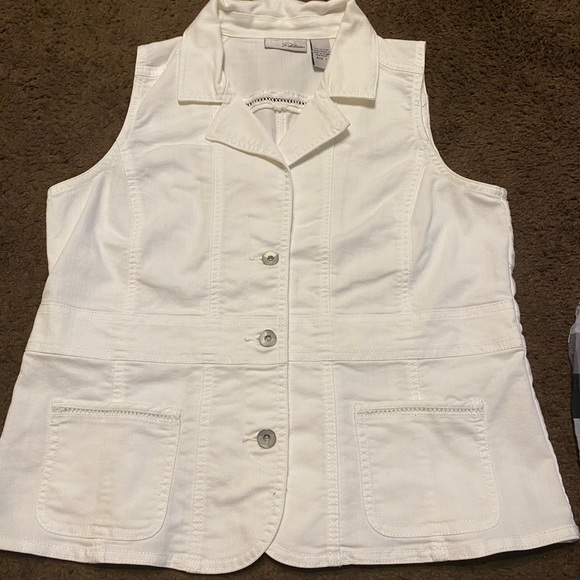 Chico’s Platinum - Picture 1 of 4